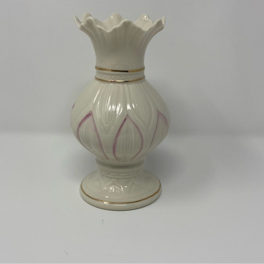 Belleek Ireland Lotus Blossom Spill Vase No. 1230 Millennium 2000‎